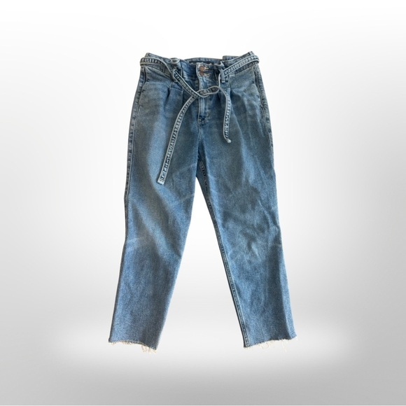 Hollister Ultra High Rise Belted Mom Jeans ♡ - Picture 1 of 4